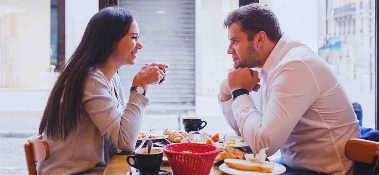 Conseils pour engager une conversation et construire une relation solide